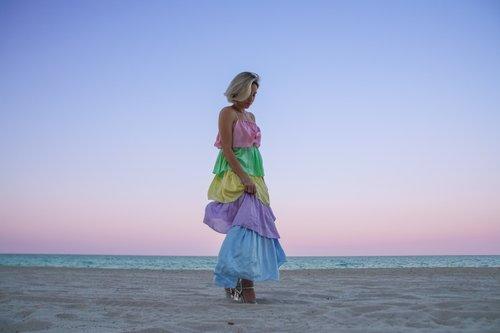 carousel-hero-element image-0